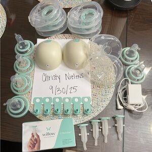 Willow Breast Pump Accessories Set - Cream and Mint